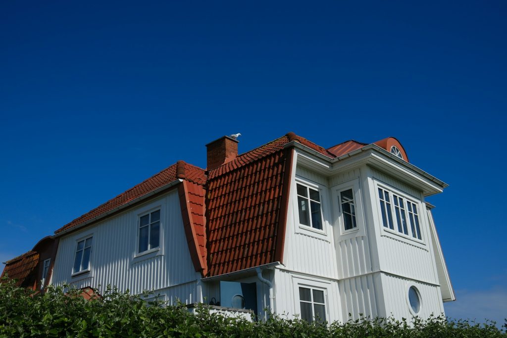 Takbyte, villa i Bromma